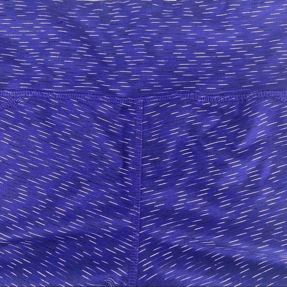 simplicity MID-RISE CAPRI LEGGINGS - Picture 5 of 10